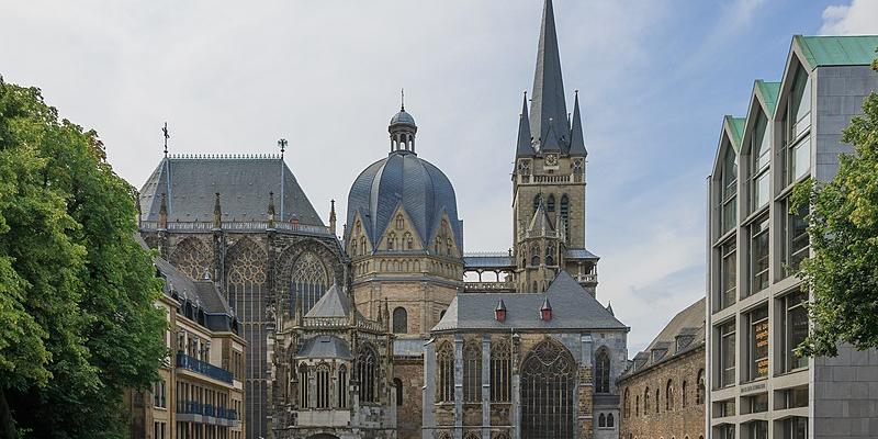 Aachen_Germany_Imperial-Cathedral-01_wikimedia commons_Photo by CEphoto, Uwe Aranas