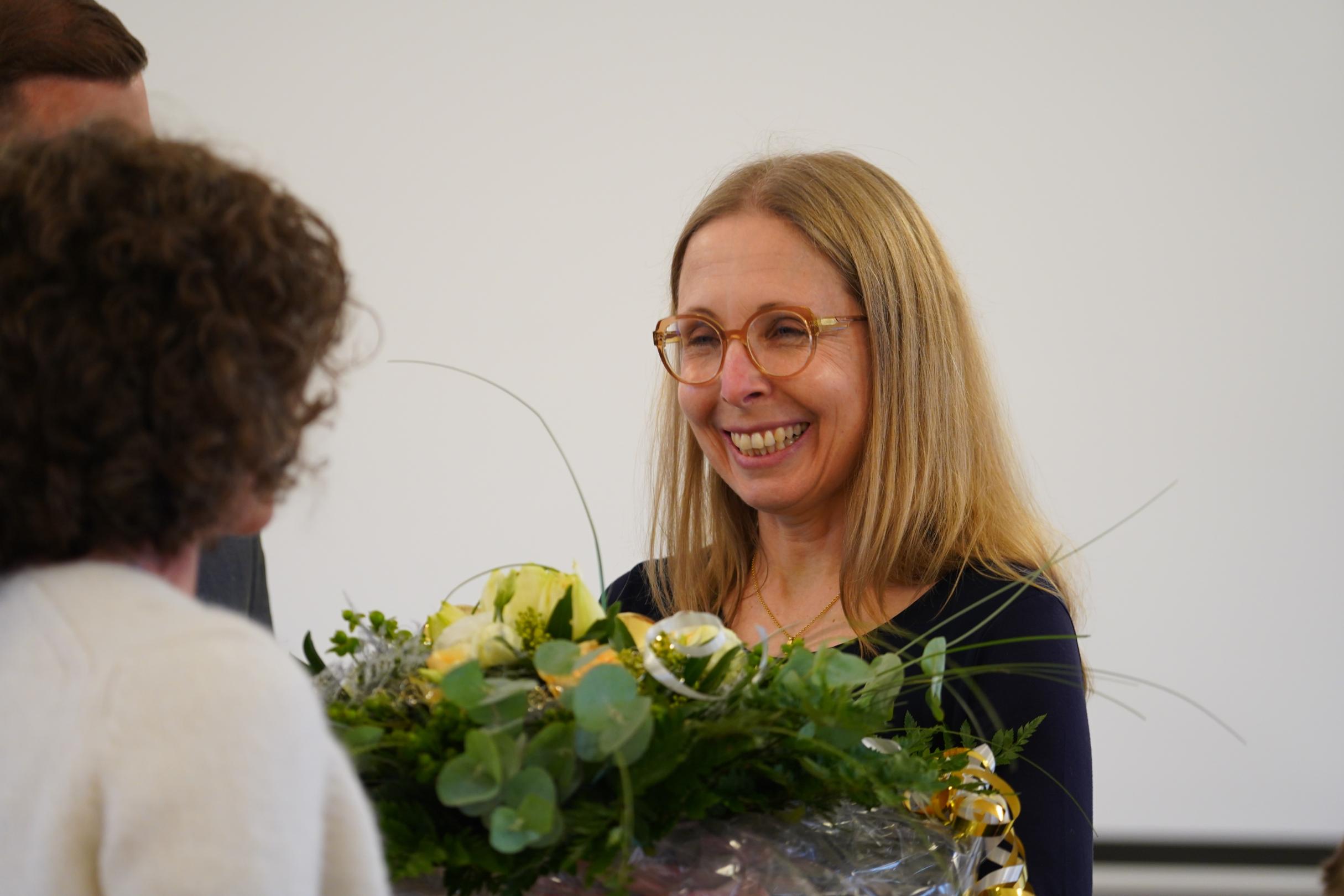 Übergabe Ernennungsurkunde Frau Groth