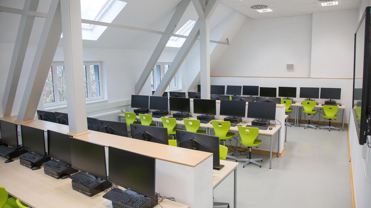 Computerraum auf dem neuesten Stand der Technik an der Bischöflichen Liebfrauenschule Eschweiler