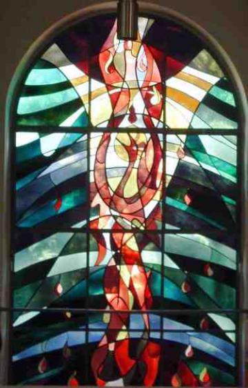 Fensterbild aus unserer Klinikkirche auf der Empore, Phönix (Auferstehung), Ernst Otto Köpke, ca. 1960