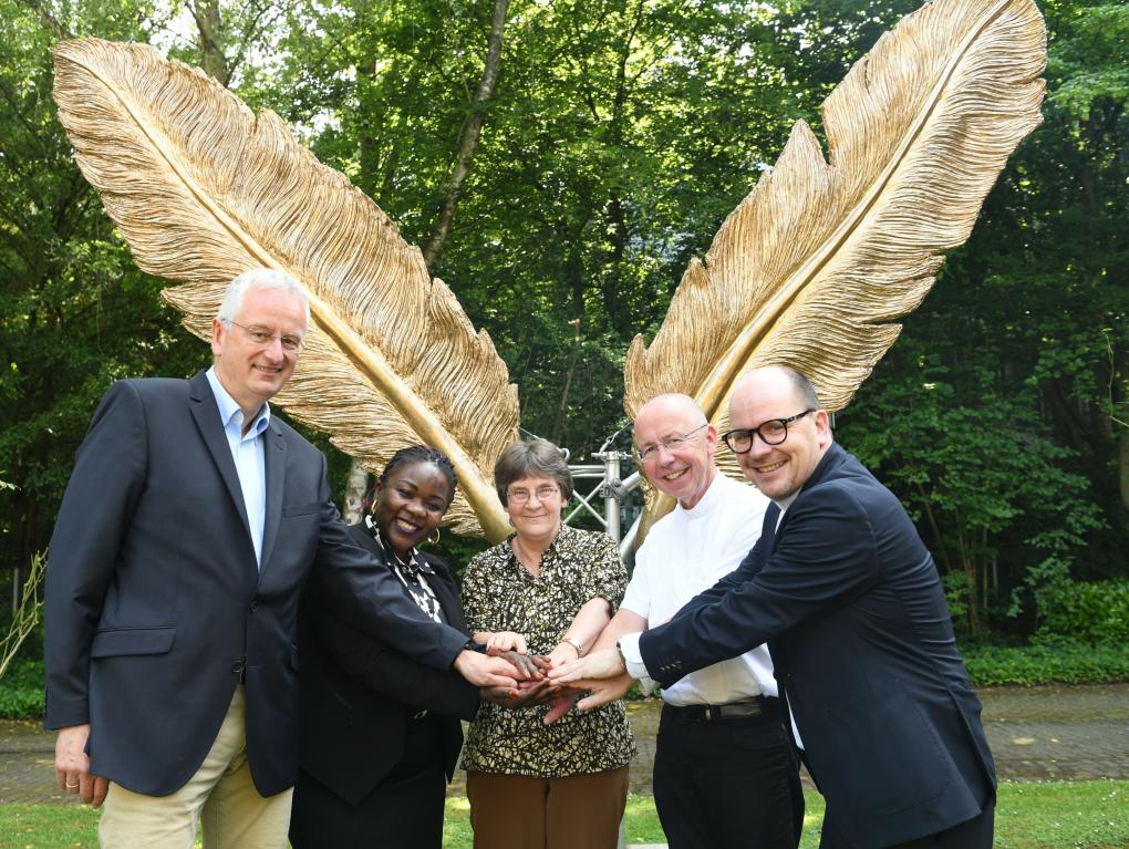 Gemeinsam für Eine Welt ohne Sklaverei (v.l.n.r.): Dr. Gregor von Fürstenberg, Thérèse Mema, Ingrid Janisch, Pfarrer Peter Kossen und missio-Präsident Pfarrer Dirk Bingener