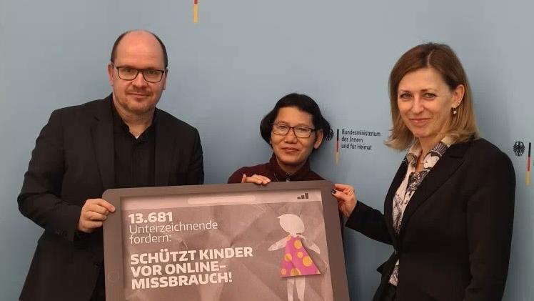 Pfarrer Dirk Bingener, Präsident missio Aachen, Rhoy Dizon, missio-Projektpartnerin in den Philippinen und Barbara Kluge, Ministerialdirigentin im BMI – Abteilung Cyber- und Informationssicherheit (v. l. n. r.)
