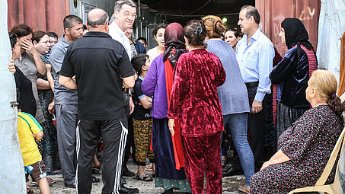In diesen Containerdörfern sind im nord-irakischen Suleymania christliche Flüchtlinge untergebracht. missio-Präsident Prälat Dr. Klaus Krämer hat sie 2016 besucht.