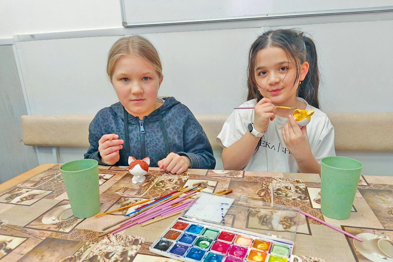Kreatives Lernen im Kinderzentrum der Caritas.