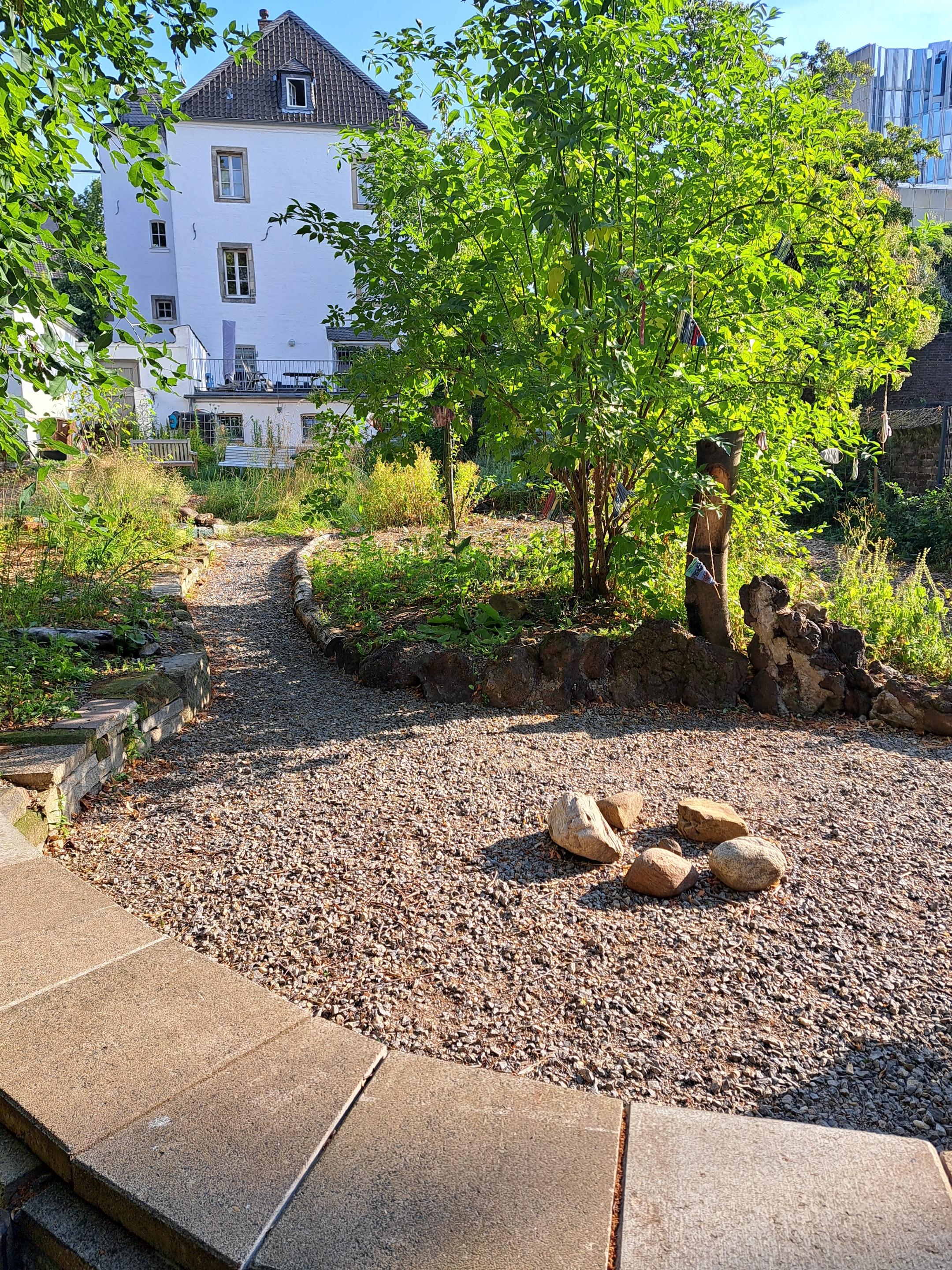 Von Dienstag bis Freitagvormittag für Besucherinnen und Besucher geöffnet: Der Garten neben der Propstei St. Vitus.