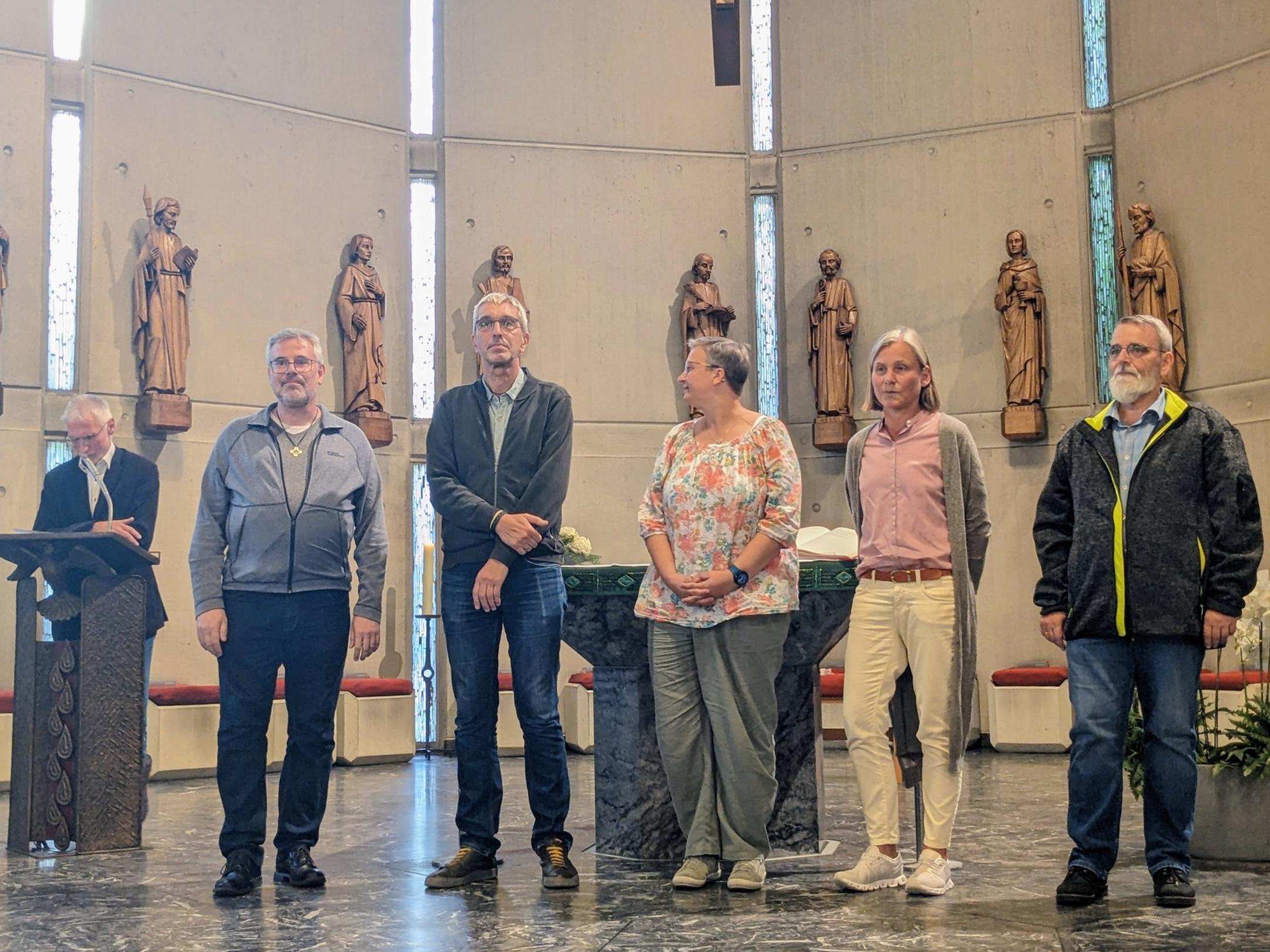 Pastoraler Raum Moenchengladbach, Personen in einer Kirche