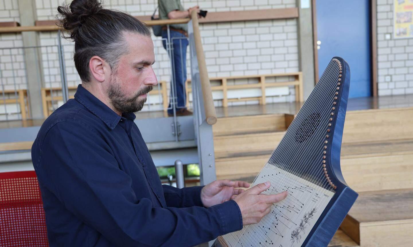 Veeh-Harfen in der Trauerpastoral. (c) Brigitta Schelthoff Veeh-Harfen in der Trauerpastoral.