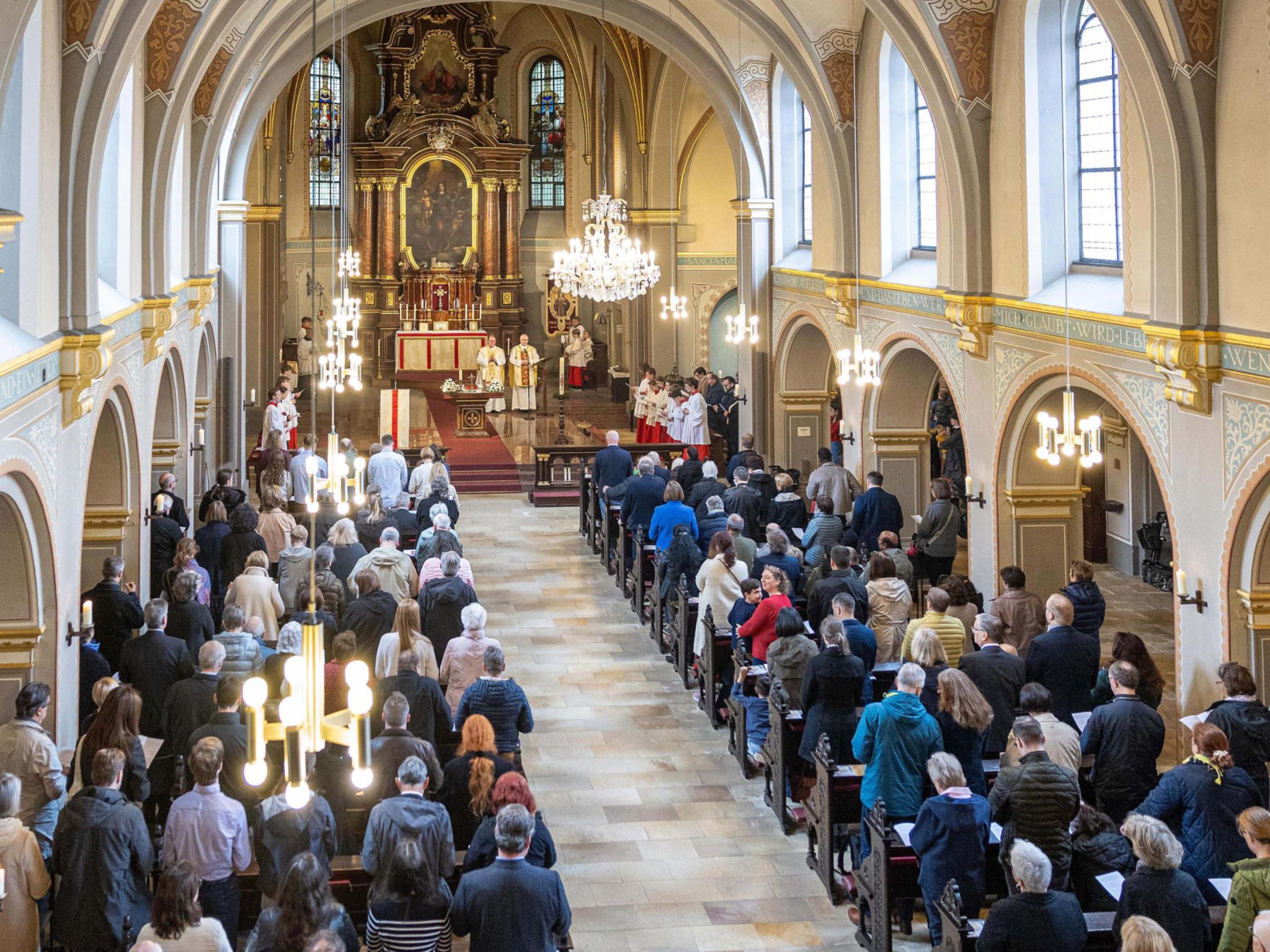 Rund 350 Gläubige füllten die Kirche und besuchten im Anschluss auch die Gemeindeversammlung in St. Marien.