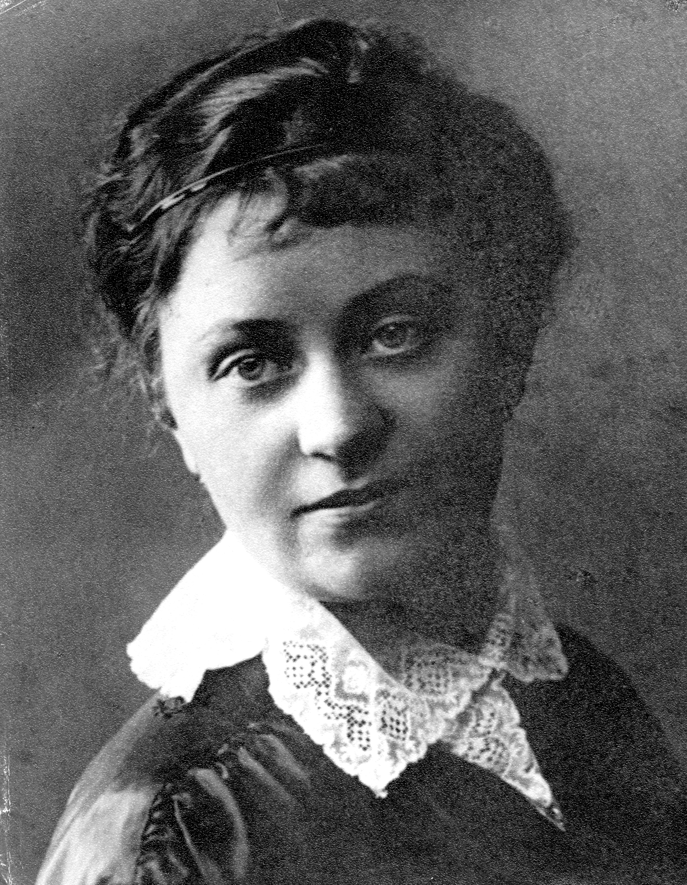 Porträtfoto einer Frau aus den 1920-er Jahren.