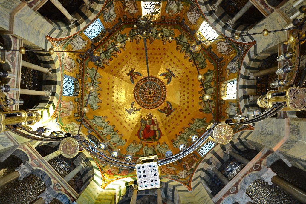 Mosaik in der Kuppel des Aachener Oktogons im Dom