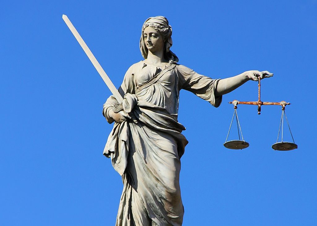Statue der Iustitia (John van Nost d. J.), Dublin Castle's Gates of Fortitude and Justice