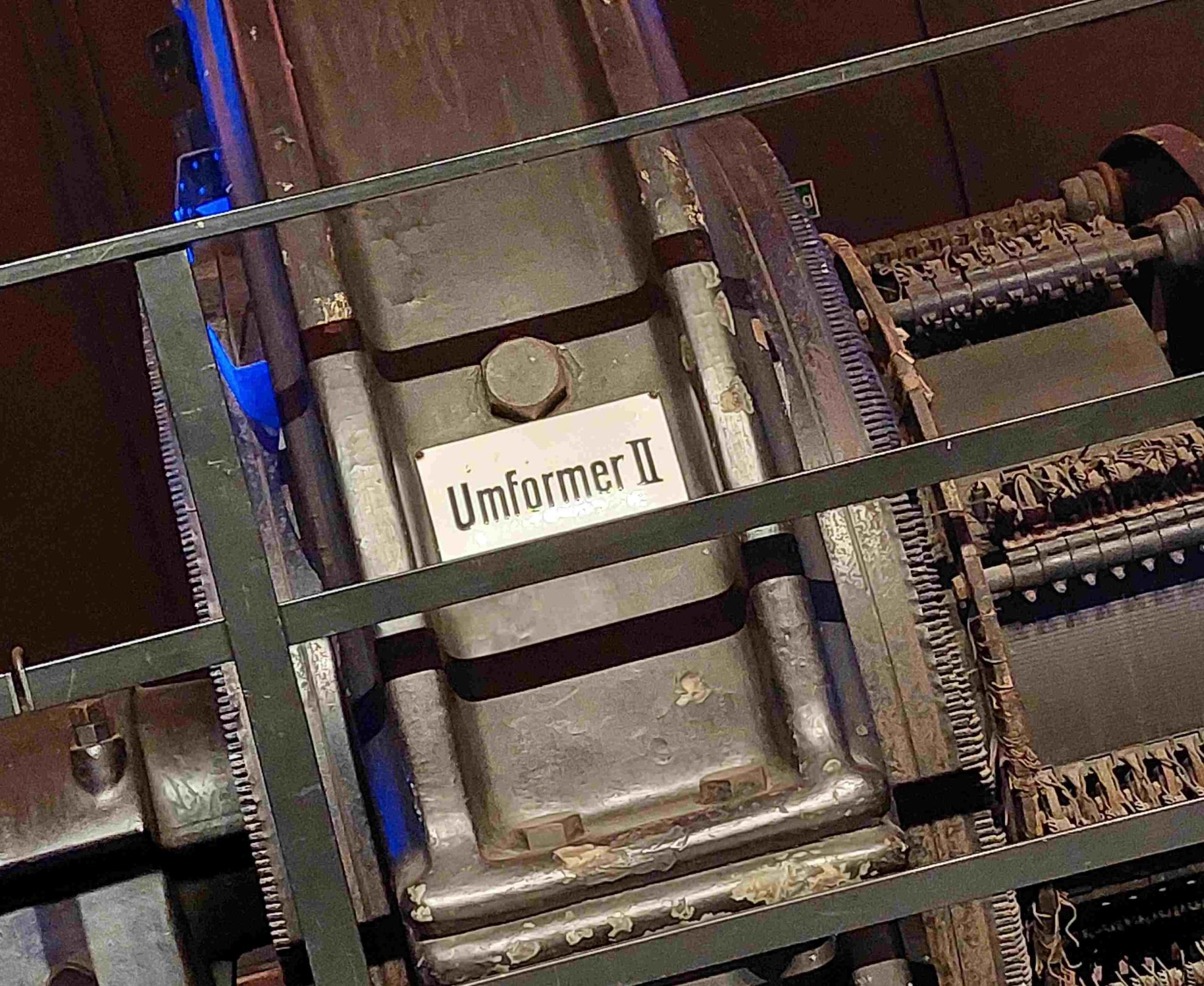 Maschine mit der Aufschrift 'Umformer II'
