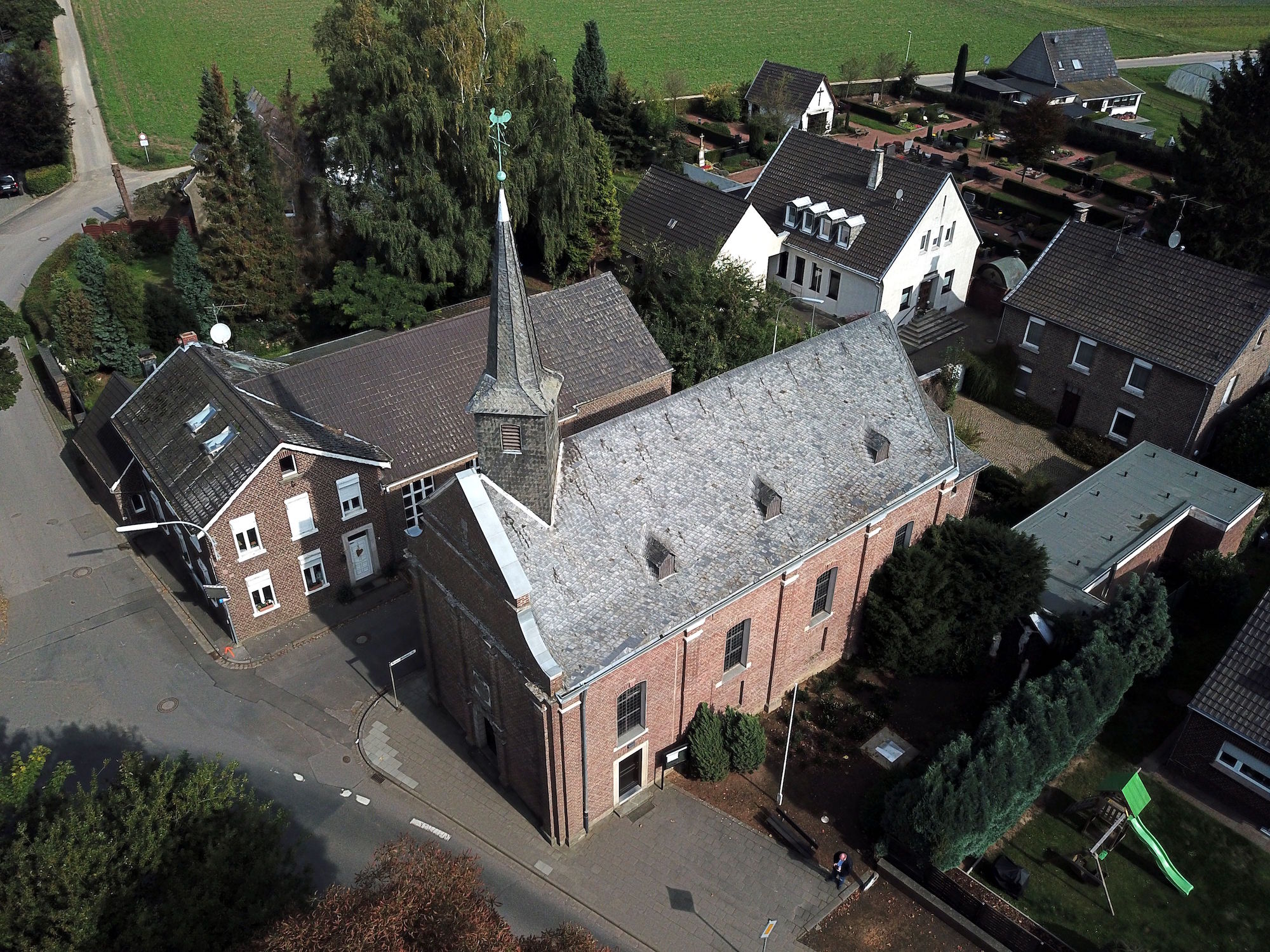 Die Wallfahrtskirche St. Georg aus der Vogelperspektive.