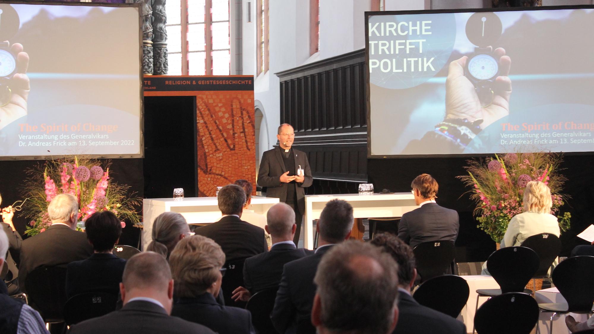 Generalvikar Andreas Frick eröffnete das zweite Treffen der Bürgermeisterinnen und Bürgermeister, das unter dem Thema „Spirit of Change“ stand.