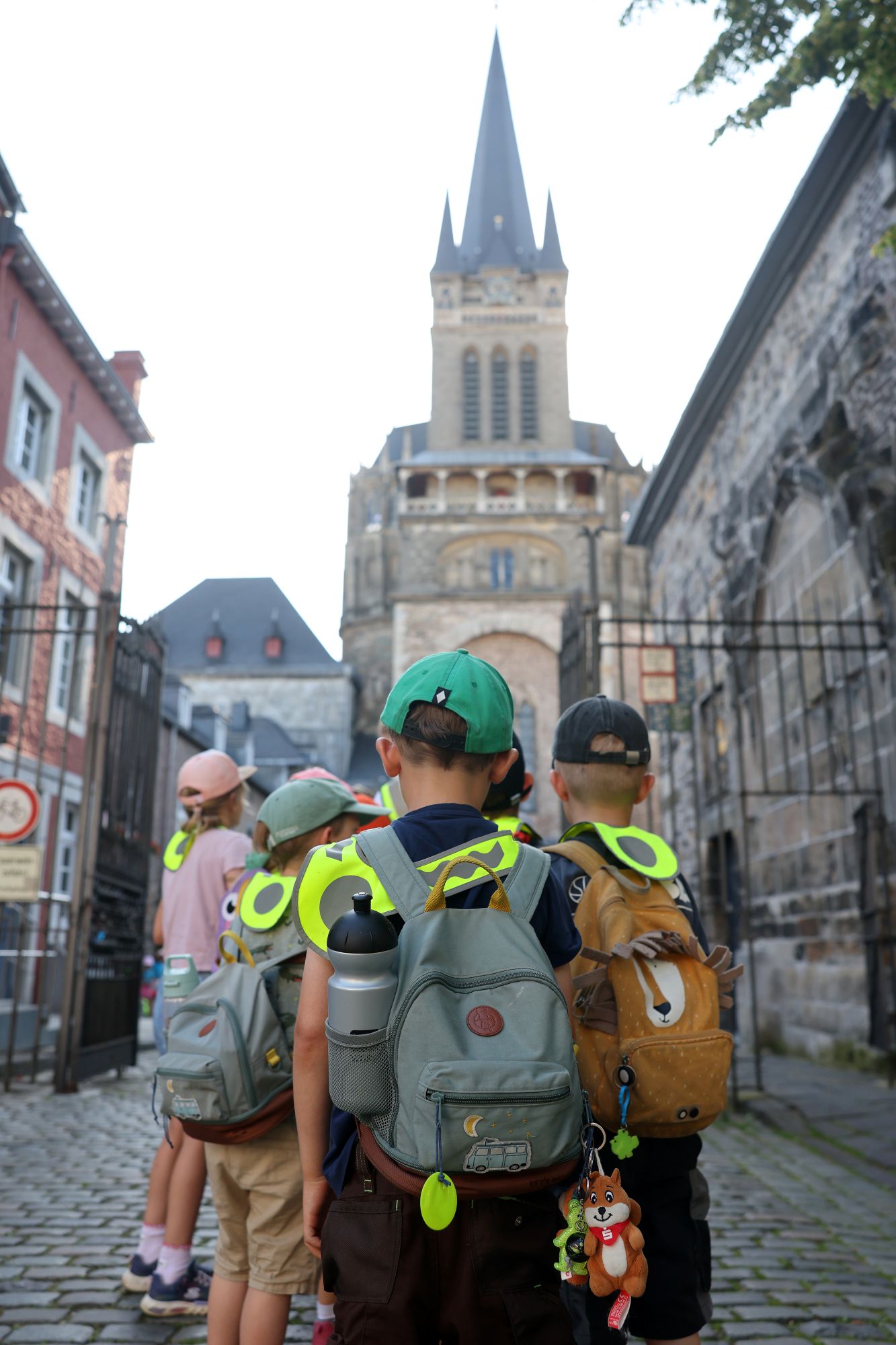 Rund 2100 Kinderpilger machten sich auf den Weg zum Aachener Dom..