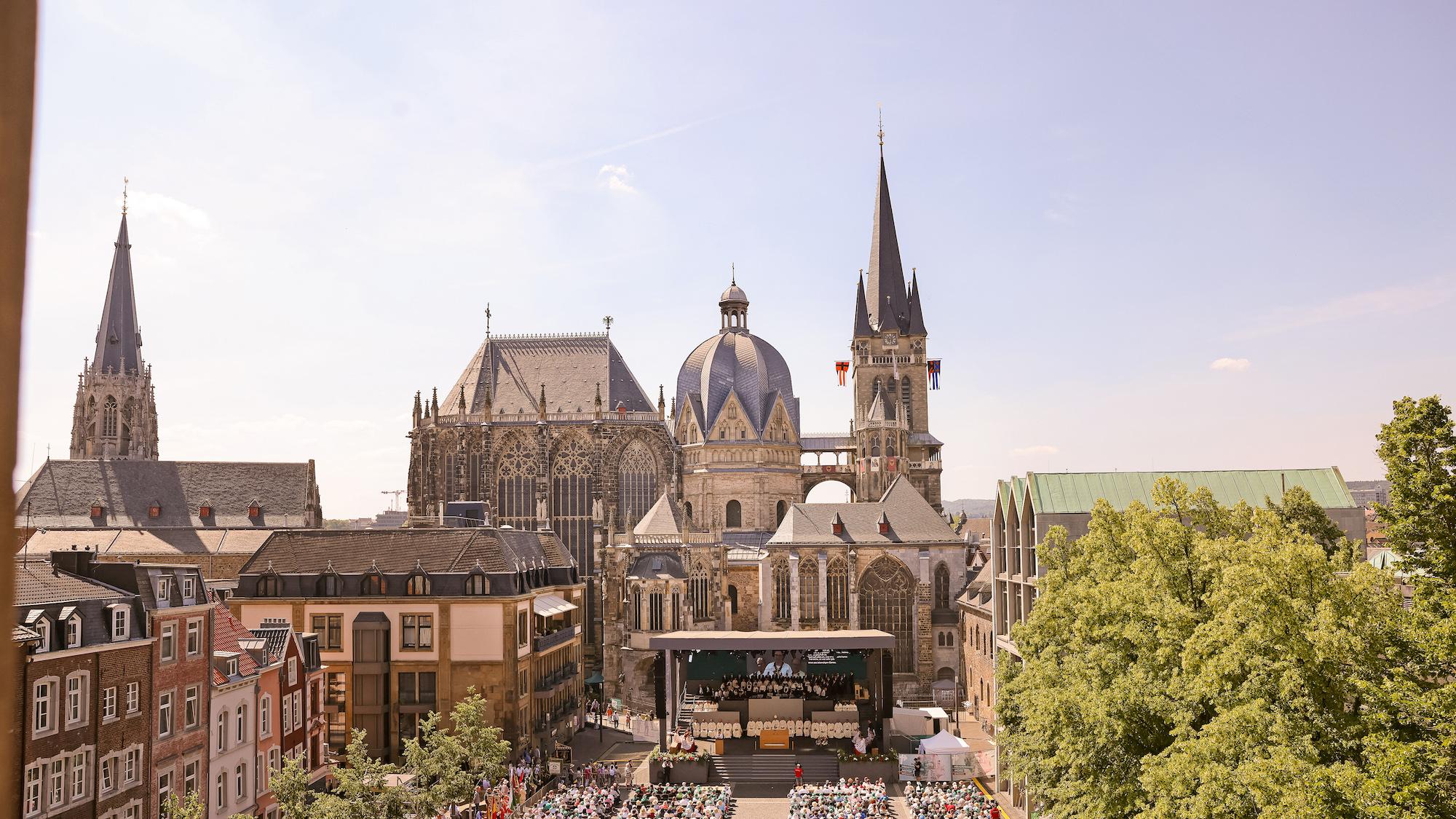 Der Aachener Dom - Ruhepol in einer lebhaften Stadt