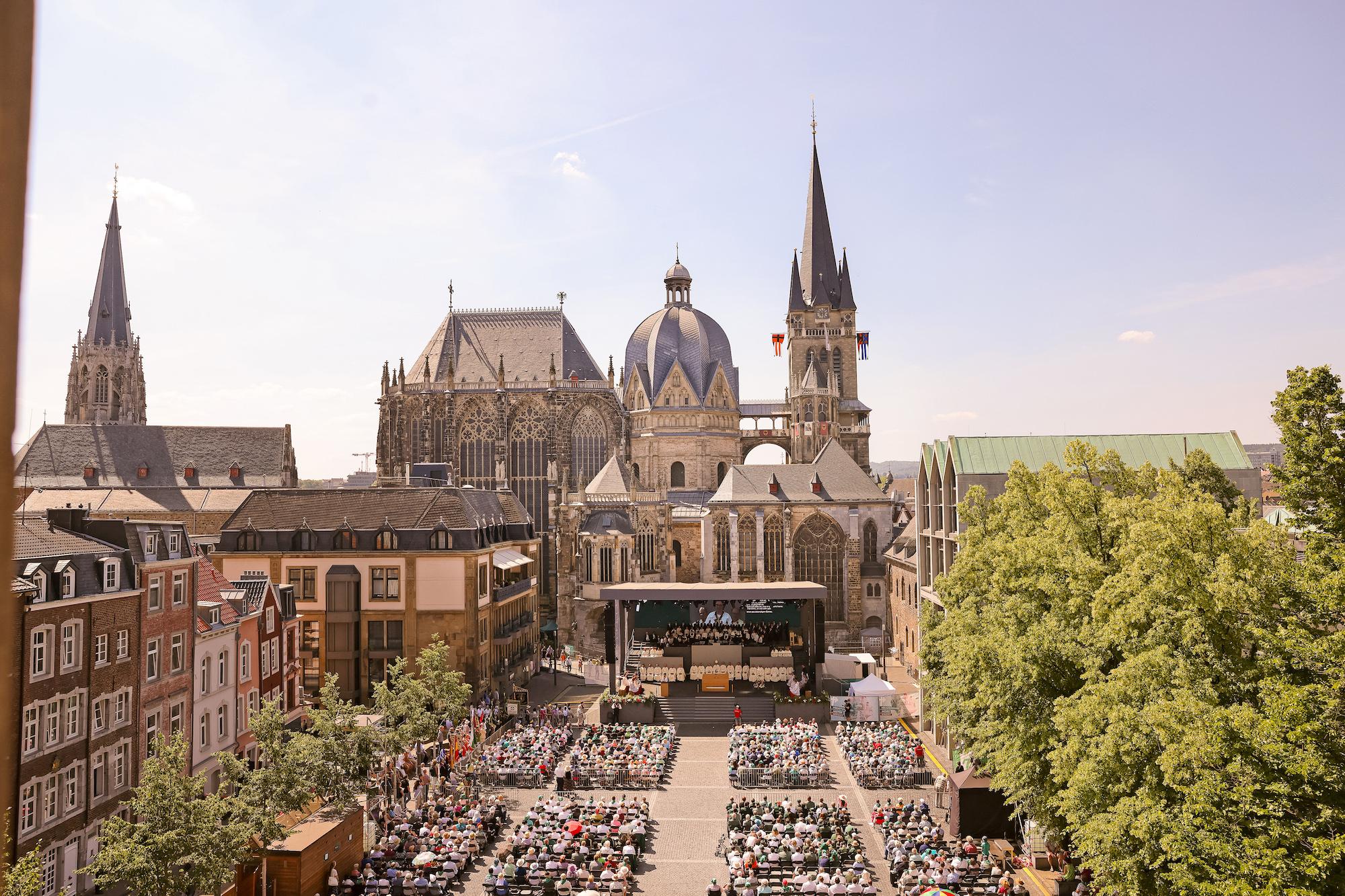 Der Aachener Dom - Ruhepol in einer lebhaften Stadt
