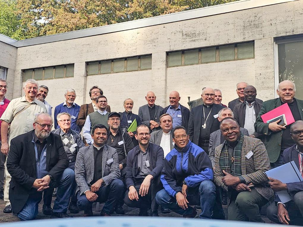Priester und Diakone der internationalen Kleriker-Vereinigung „Europax“ aus den Euregio-Diözesen Hasselt, Lüttich, Roermond, Luxemburg und Aachen nahmen an einem Treffen im Aachener Bischof-Hemmerle-Haus teil.