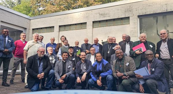 Priester und Diakone der internationalen Kleriker-Vereinigung „Europax“ aus den Euregio-Diözesen Hasselt, Lüttich, Roermond, Luxemburg und Aachen nahmen an einem Treffen im Aachener Bischof-Hemmerle-Haus teil.