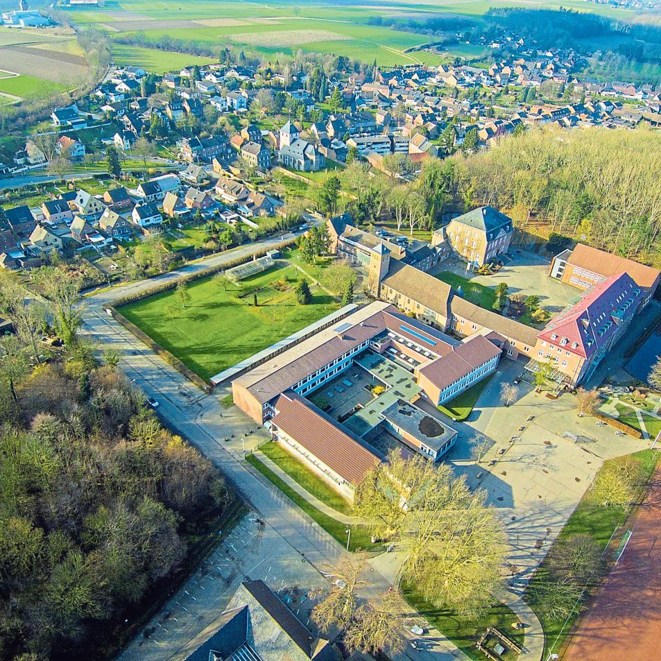 Die Oblaten des Hl. Franz von Sales war in der Nachkriegszeit bis 2018 Träger des Gymnasiums Haus Overbach. Früher gehörte hierzu auch ein Internat.