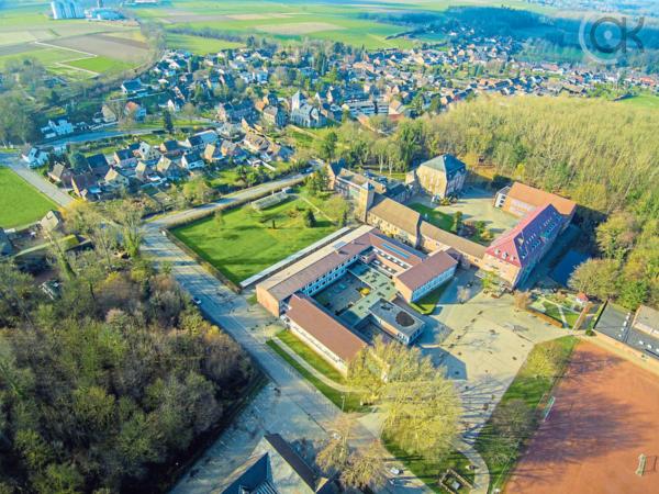 Die Oblaten des Hl. Franz von Sales war in der Nachkriegszeit bis 2018 Träger des Gymnasiums Haus Overbach. Früher gehörte hierzu auch ein Internat.
