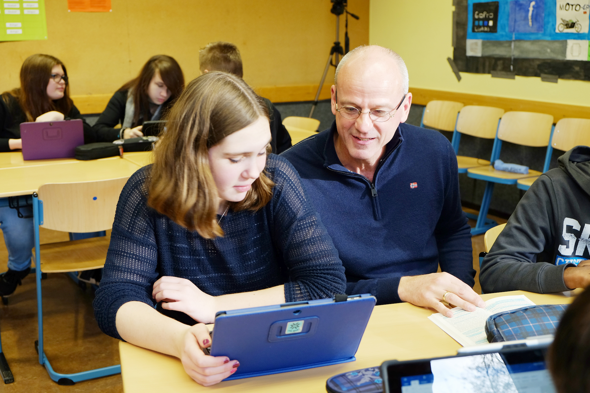 Arbeitsergebnisse können auf digitalem Weg einfacher für die ganze Klasse sichtbar gemacht werden.