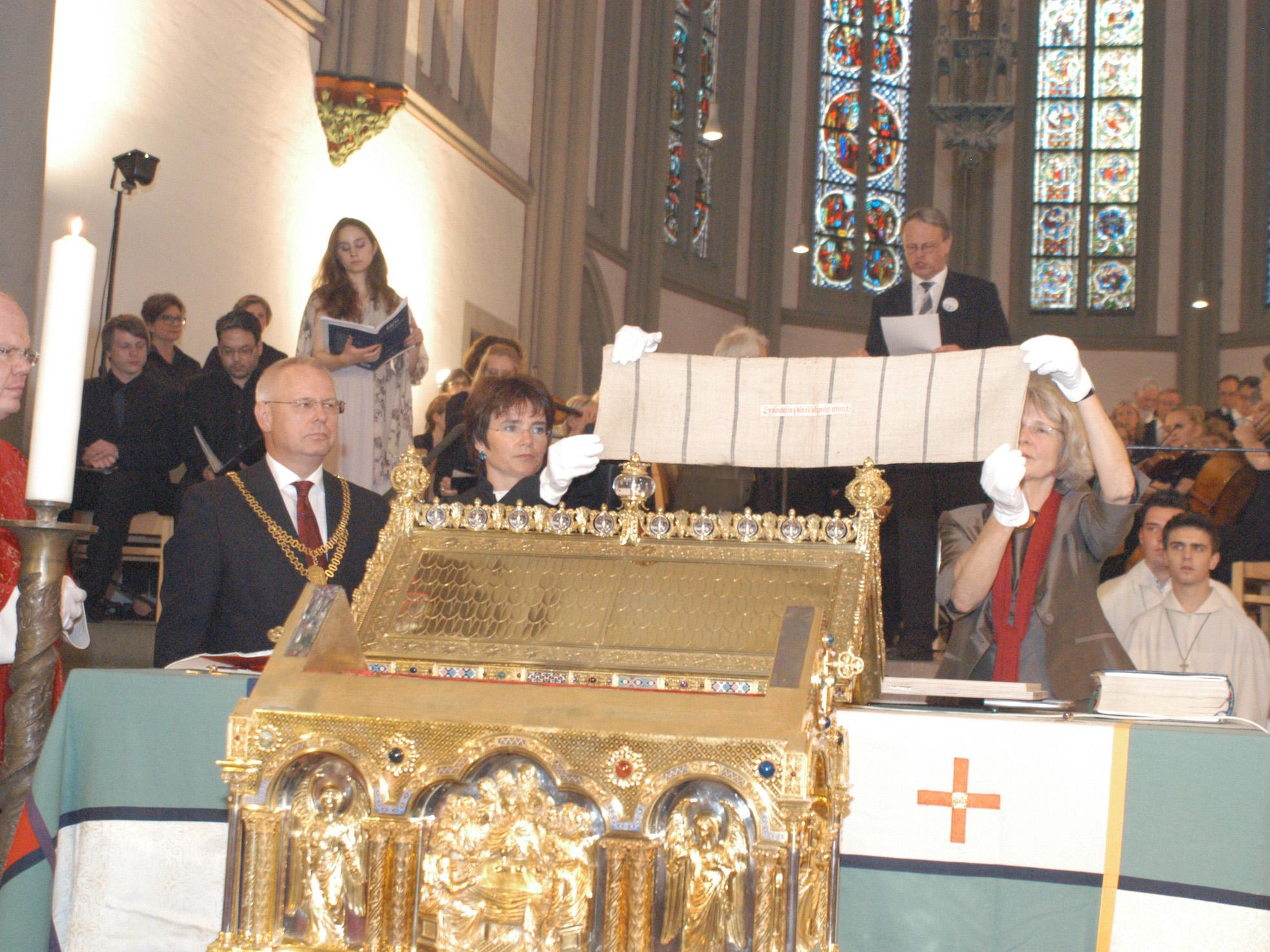 Das Ritual ist dasselbe, die Personen werden andere sein: Wie 2014 wird auch in diesem Jahr das Tuch der Öffentlichkeit präsentiert.