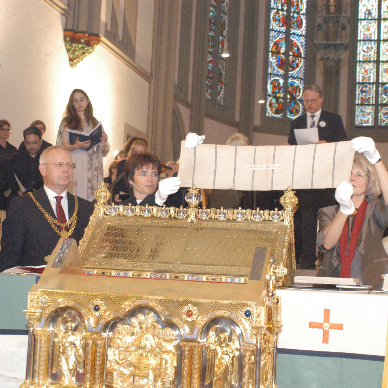 Das Ritual ist dasselbe, die Personen werden andere sein: Wie 2014 wird auch in diesem Jahr das Tuch der Öffentlichkeit präsentiert.