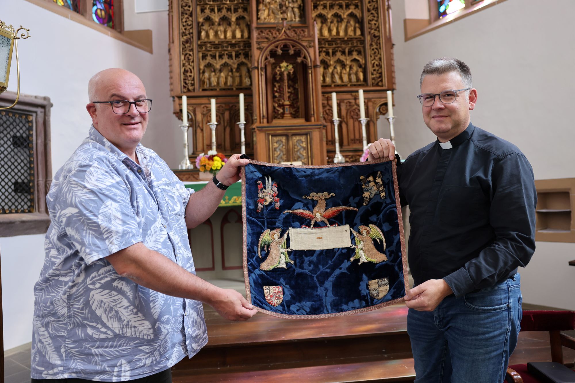 Mit der Erhebung und Verehrung des Abendmahlstuchs, gehalten von Markus Maria Schmitz und Pfarrer Andreas Züll, wird am Sonntag, 10. August, um 18 Uhr die Heiltumsfahrt eröffnet.