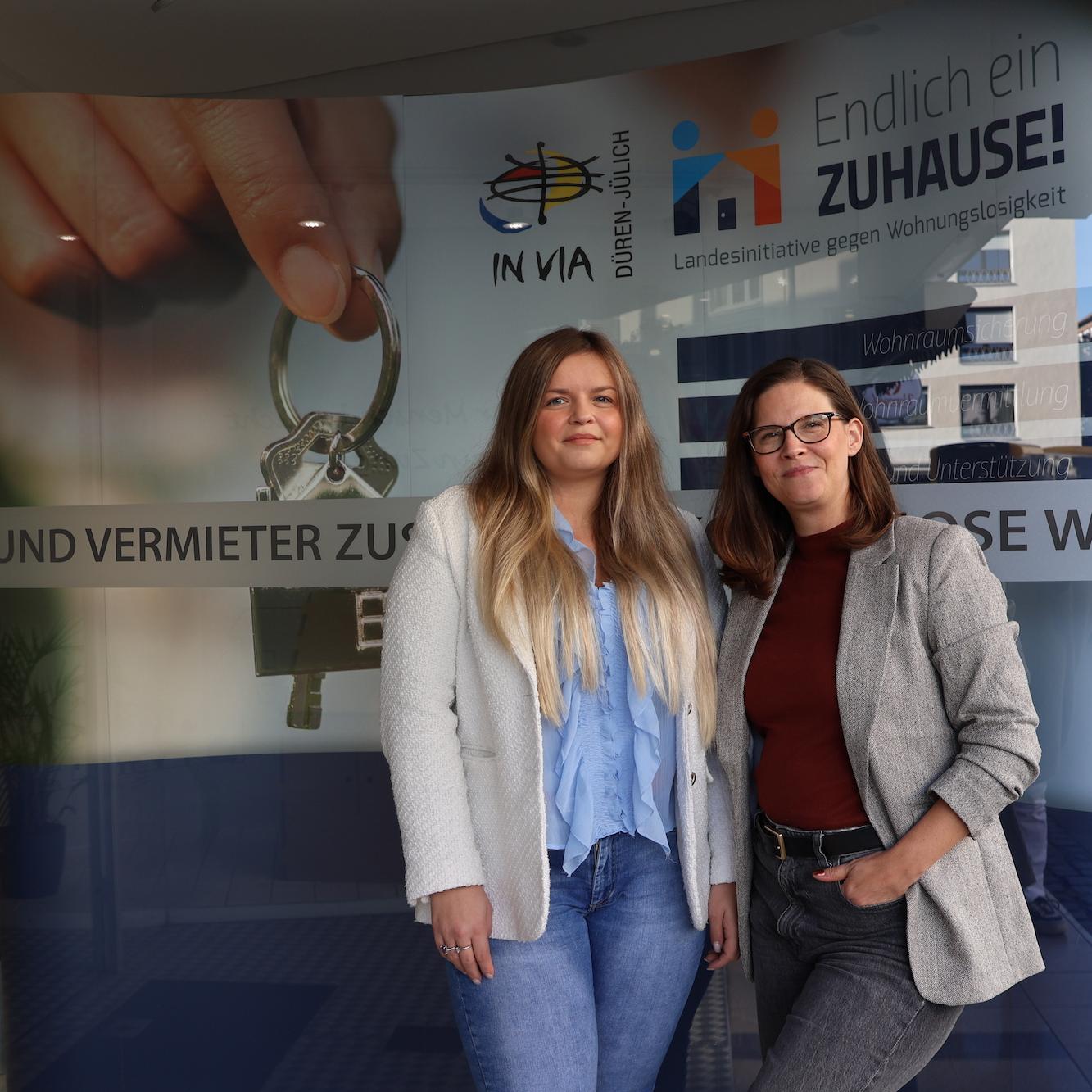 Ann-Christine Krechting (l) und Svenja Gielen bringen ihre Kompetenz in Sachen Immobilien ins Projekt ein.