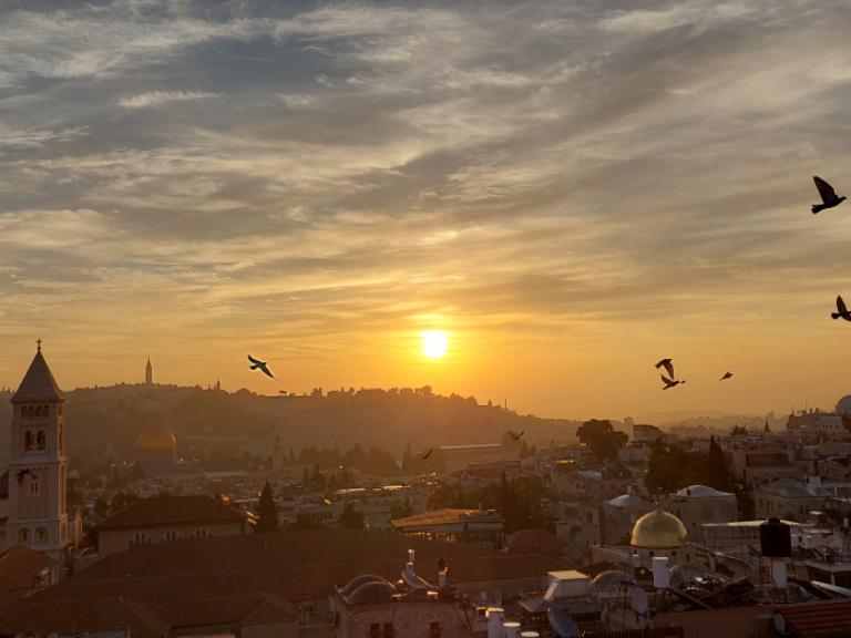 In Jerusalem leben Juden, Christen und Muslime auf engem Raum zusammen.