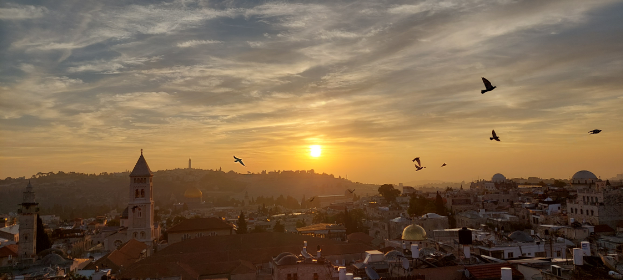 In Jerusalem leben Juden, Christen und Muslime auf engem Raum zusammen.