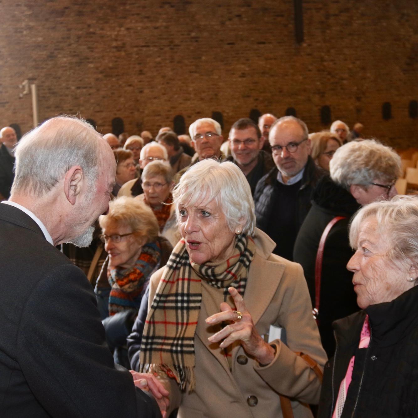 itzplätze waren ein rares Gut. Und im Anschluss der Messe nahm der Jubilar in der Dürener Marienkirche ungezählte Gratulationen in Empfang.