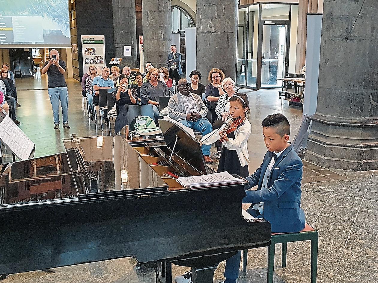 Junge Musizierende der Musikschule Mönchengladbach  sorgten für den musikalischen Rahmen der Jubiläumsfeier und begeisterten die Besucher.