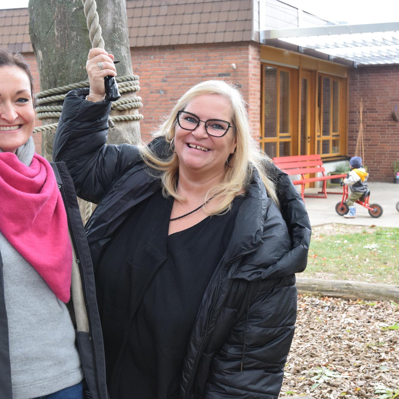 Judith Graaf (l.) und Jutta Schäfer stehen in der Kindertagesstätte St. Peter für Inklusion.