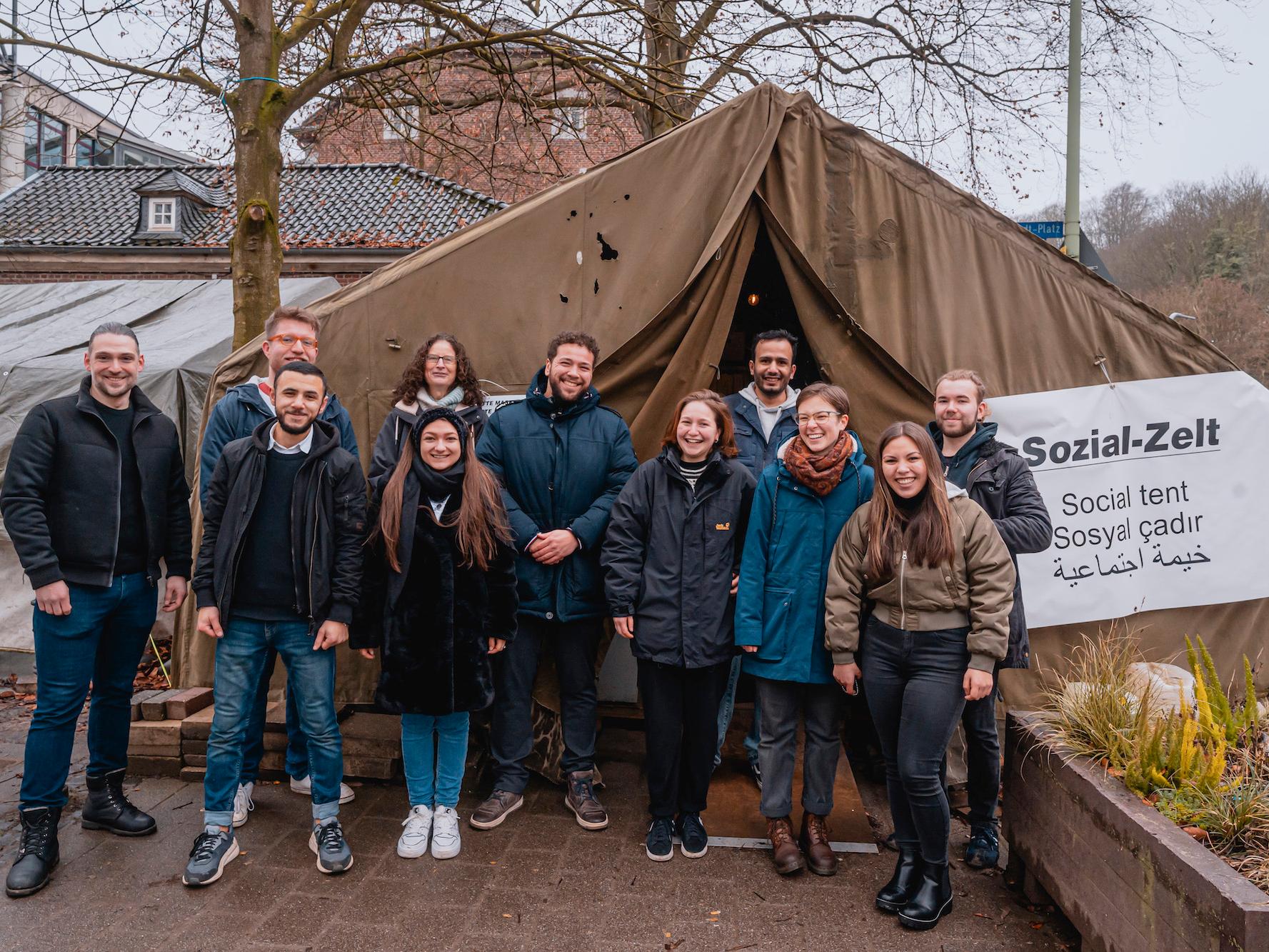 Sie werden ausgezeichnet für ihr Engagement. Ein Team von 15 Studentinnen und Studenten der Katho Aachen leistet konkrete Hilfe für die Betroffenen der Flutkatastrophe in Stolberg. Dafür wurden sie jetzt „Studierende des Jahres“. Die Preisverleihung ist am 28. März.