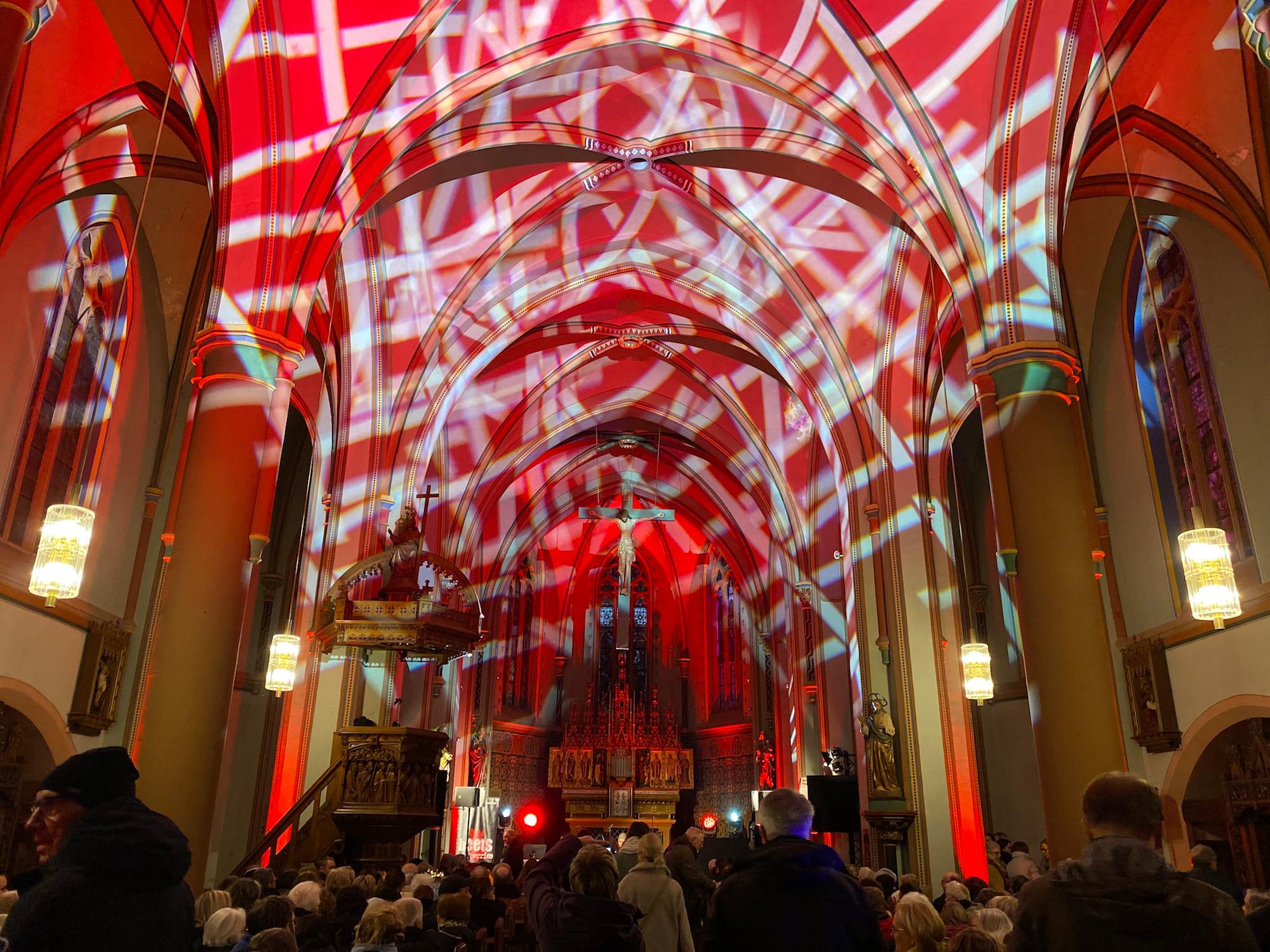 Nach drei Jahren Leere war St. Lambertus Keyenberg zum Mitsing-Konzert wieder gefüllt.
