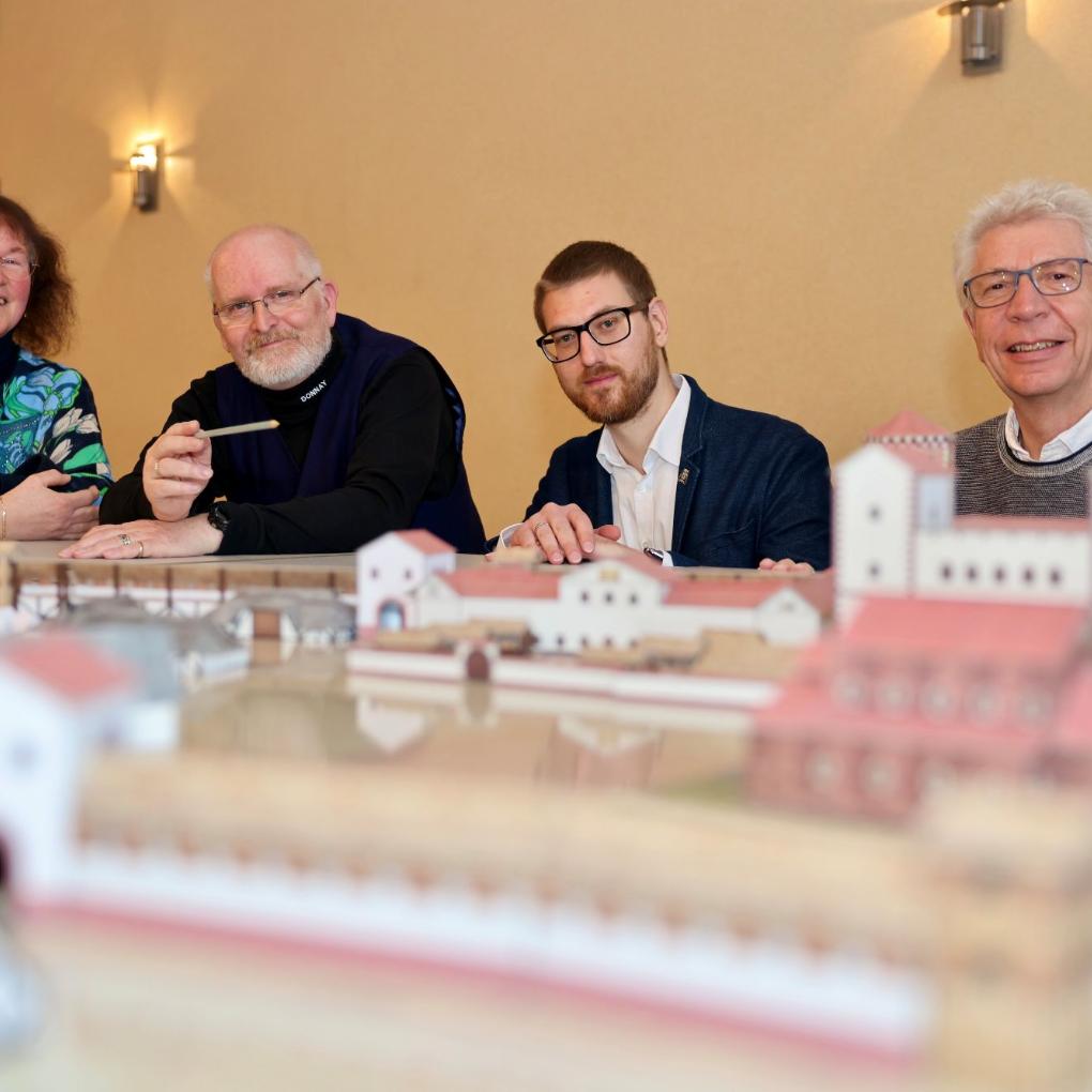 Dr. Ulrich Flatten (r.), Brian-Scott Kempa (2.v.r.) und Hardy Keymer (mit Ehefrau Helga).