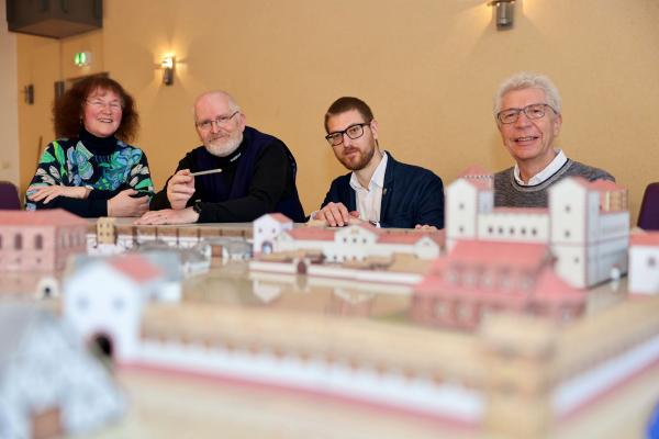 Dr. Ulrich Flatten (r.), Brian-Scott Kempa (2.v.r.) und Hardy Keymer (mit Ehefrau Helga).
