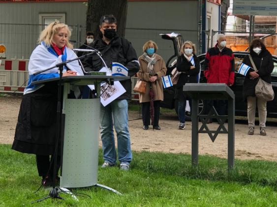 Leah Floh, Vorsitzende der Jüdischen Gemeinde in Mönchengladbach, kritisiert den Umgang in Deutschland mit Antisemitismus.