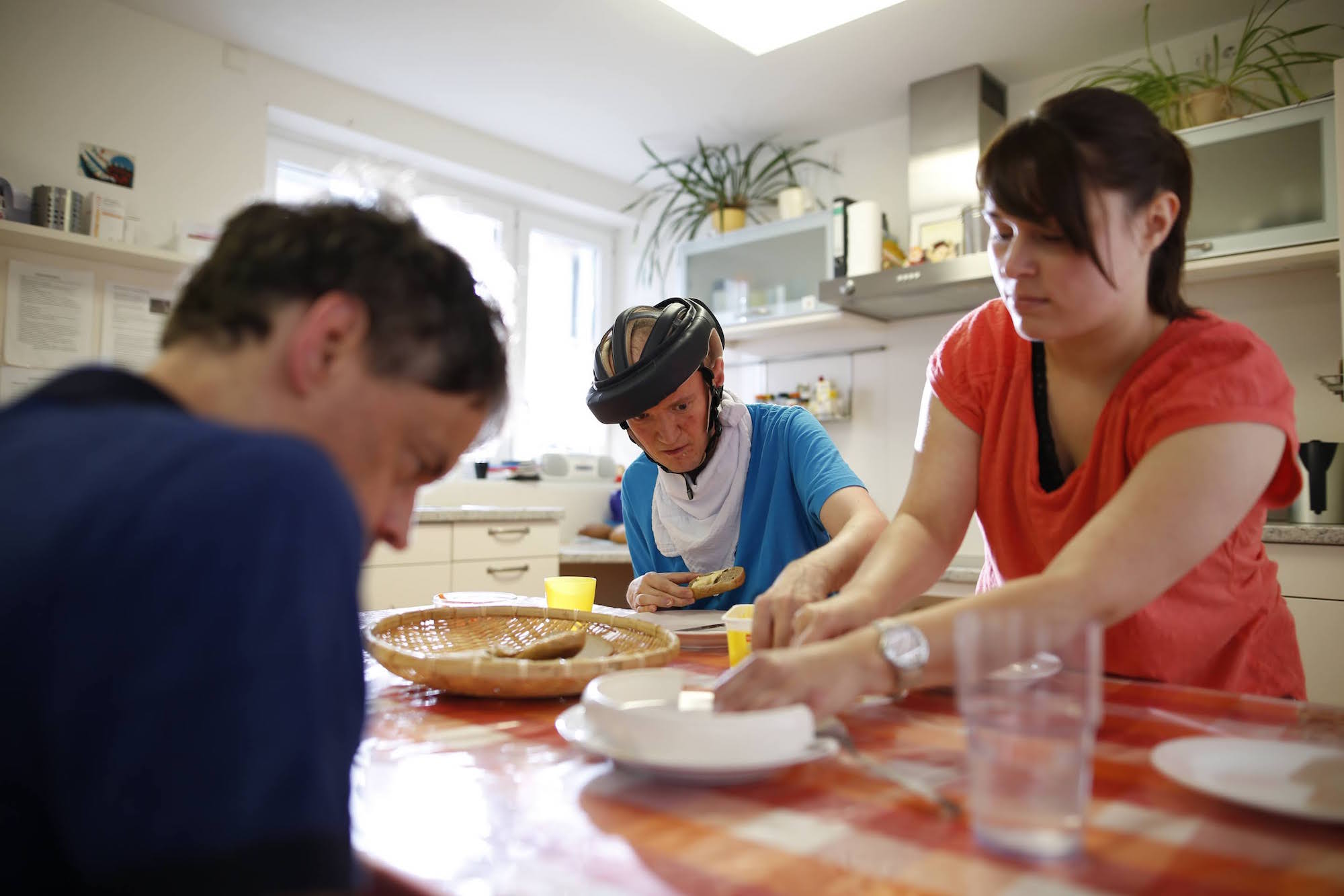 Wohnen heißt, zu Hause zu sein. Ganz egal, ob in einer eigenen Wohnung, in einer Außenwohngruppe oder in einer Wohnstätte. Die Lebenshilfe ist stets ein Partner.