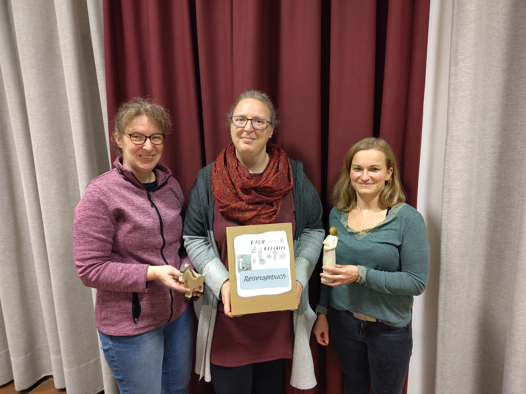 Organisieren das Marientragen: Claudia und Ulrike Ingendae sowie Doris Lensen (v. l.).