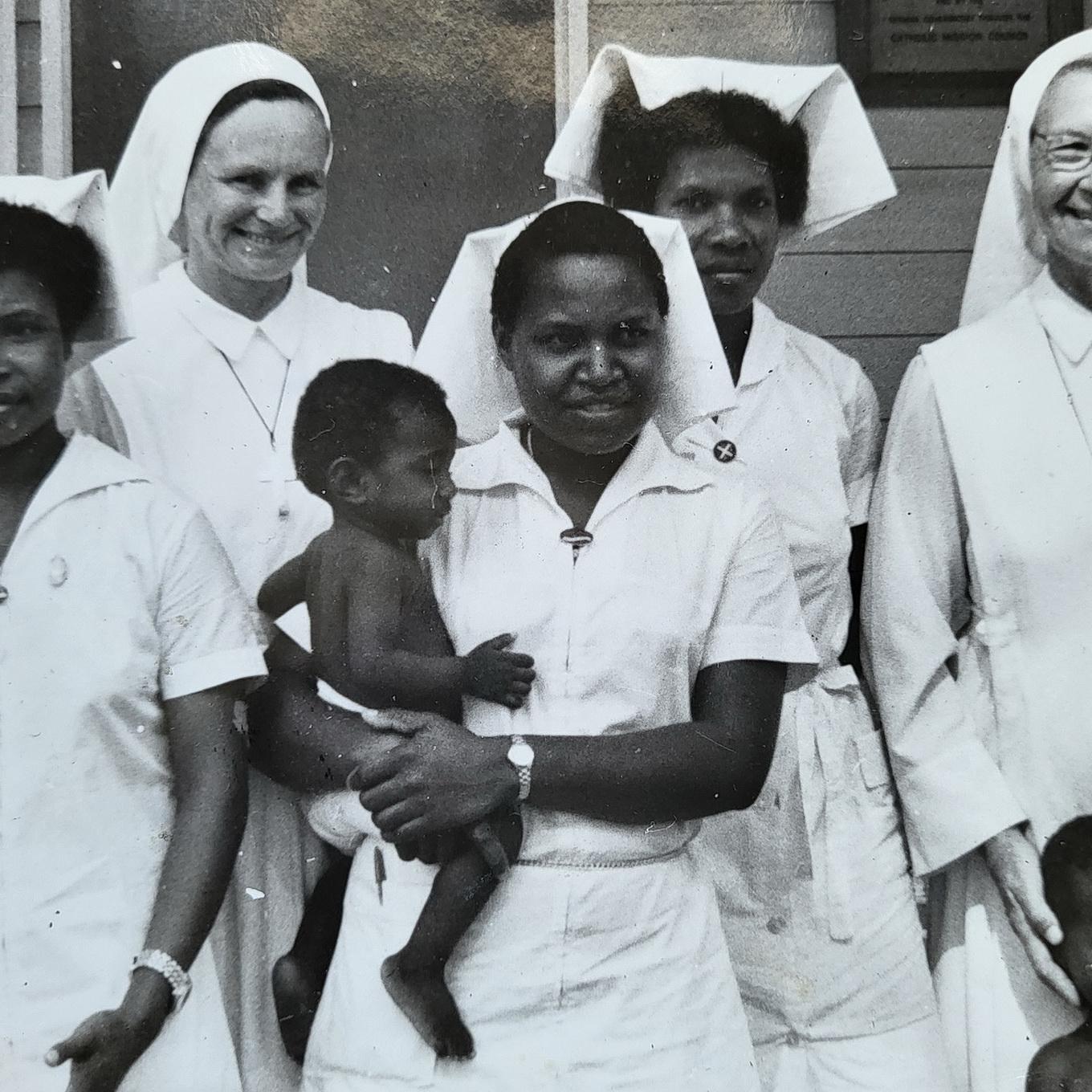 Schwester Clematia (r.), geborene Sybille Schmitz aus Strempt, avancierte in der Südsee zur berühmten Ordensfrau, Krankenschwester und Fürsprecherin der Eingeborenen.