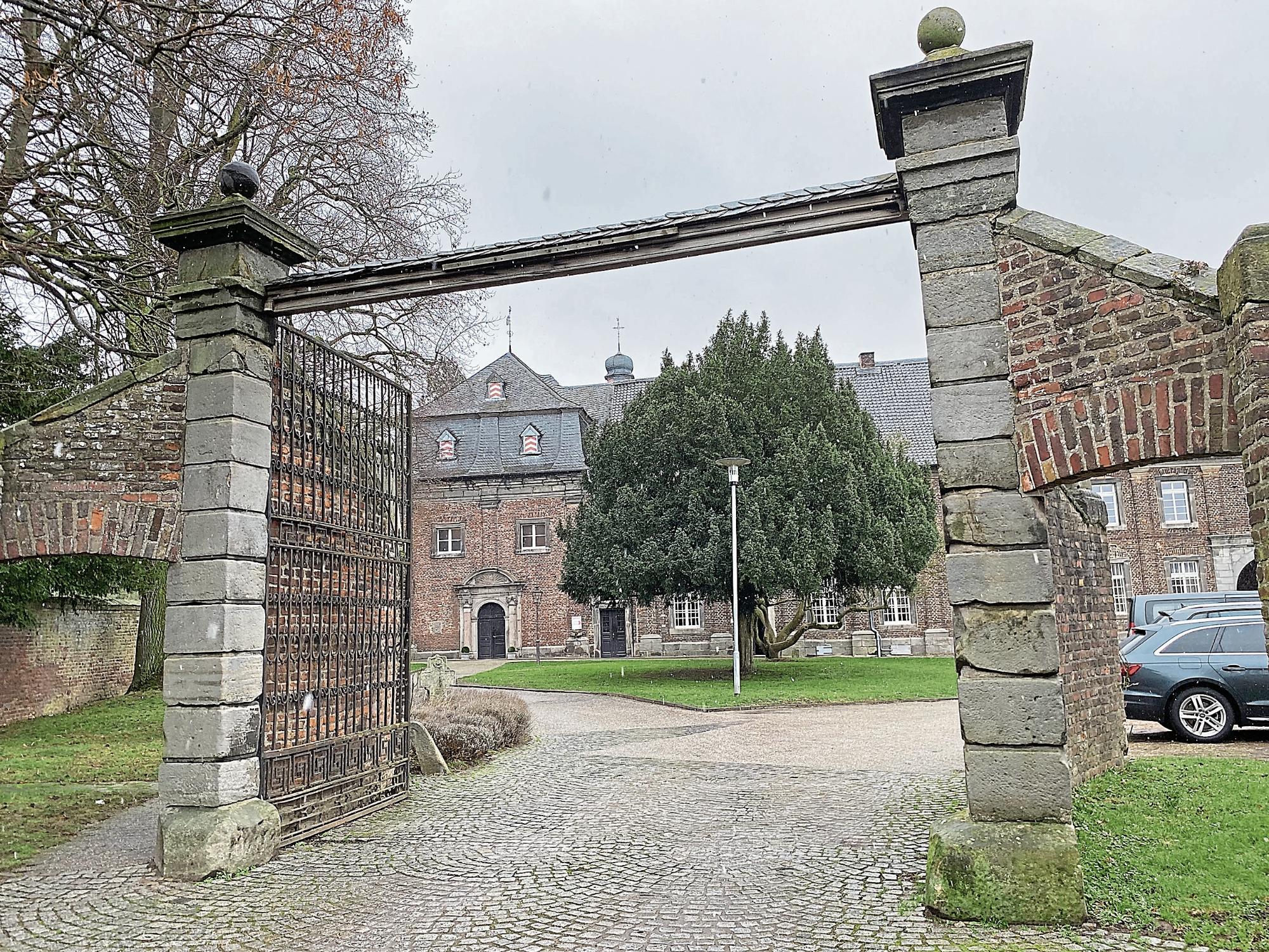 Das Klostergebäude stammt aus dem Barock, die Oblatenmissionare zogen 1905 ein und nahmen innen einige Umbauten vor.