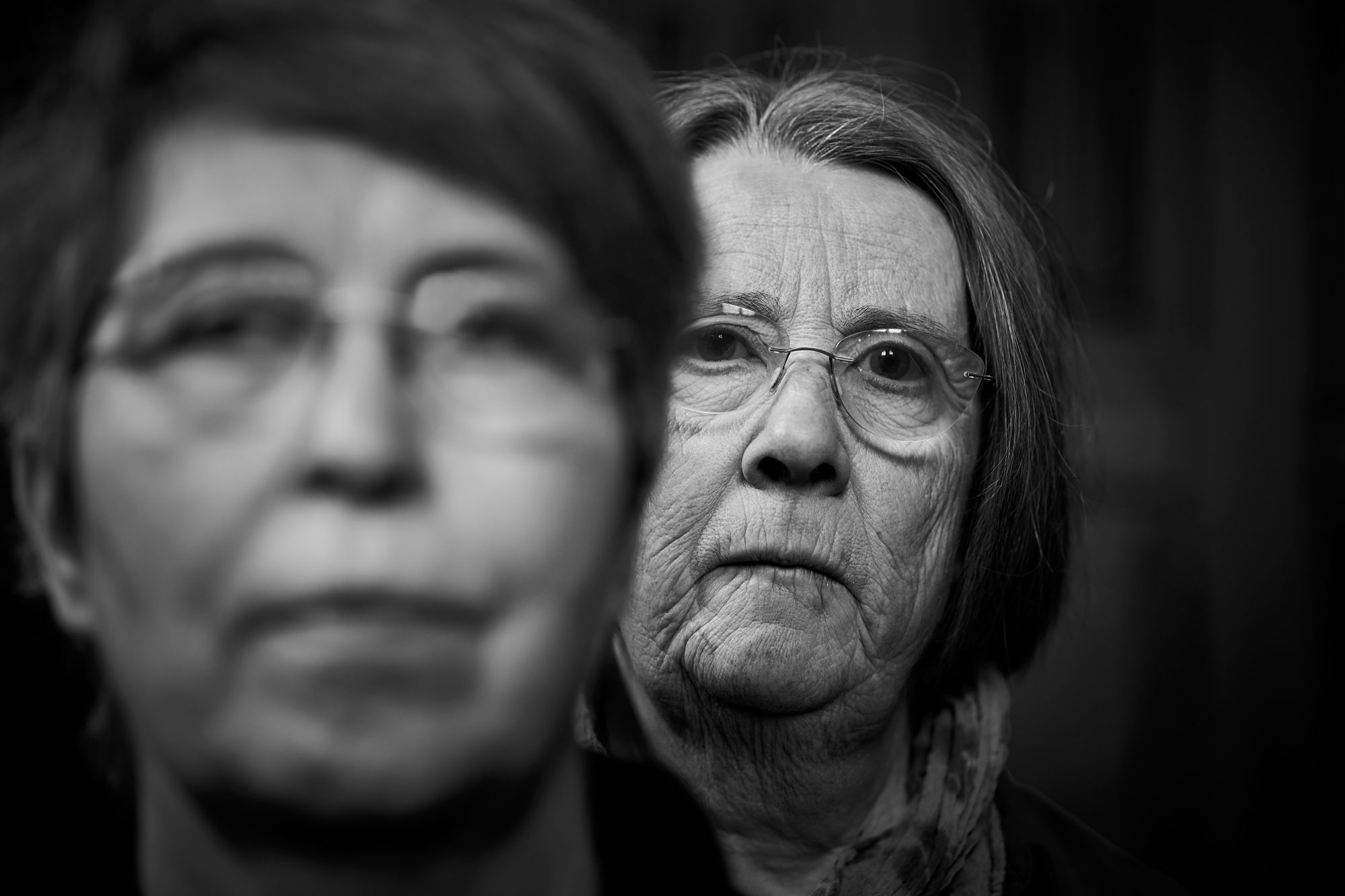 Marie Kortenbusch und Monika Schmelter (r.) haben mitgemacht, weil sie durch die Lehre der Kirche die Würde queerer Menschen  verletzt sehen.