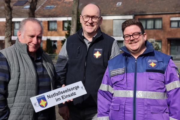 Gemeindereferent Achim Kück (von links), Bert Graff und Pastoralpsychologe Christian Heinze-Tydecks freuen sich über Verstärkung des Teams im Kreis Düren.