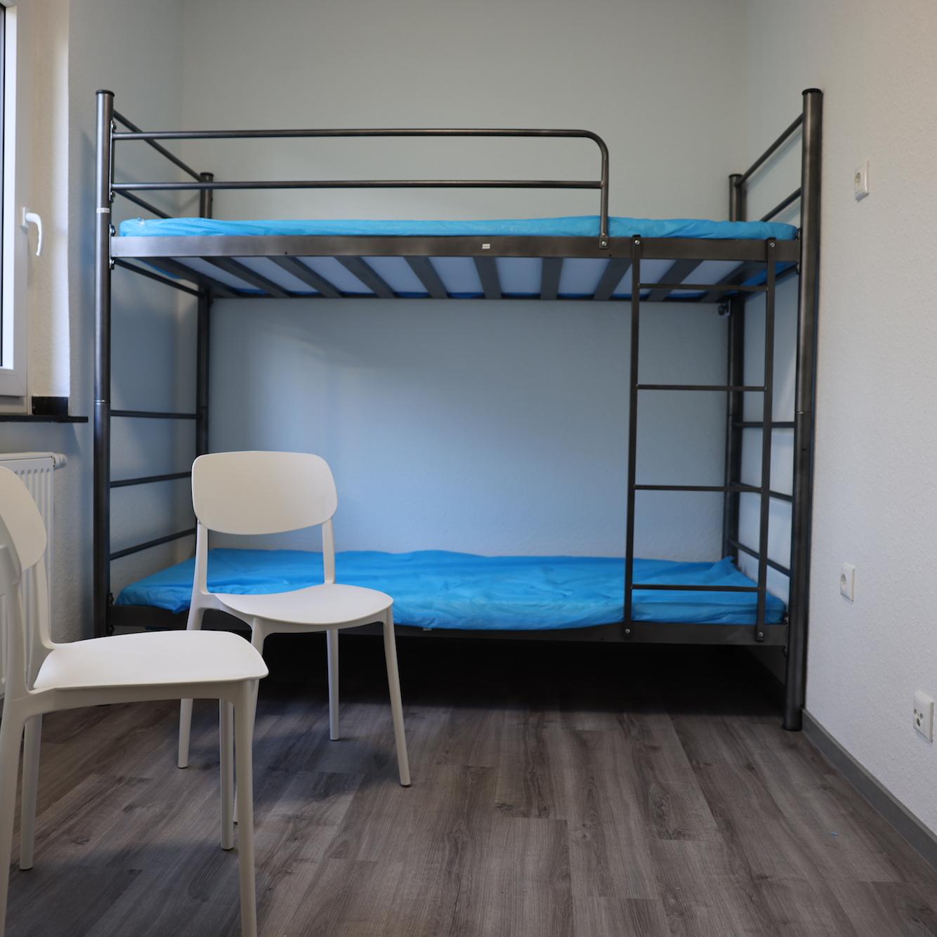 Alle Zimmer der Notunterkunft wurden neu eingerichtet. Das alte Mobiliar hatte zum Teil schon 20 Jahre auf dem Buckel.