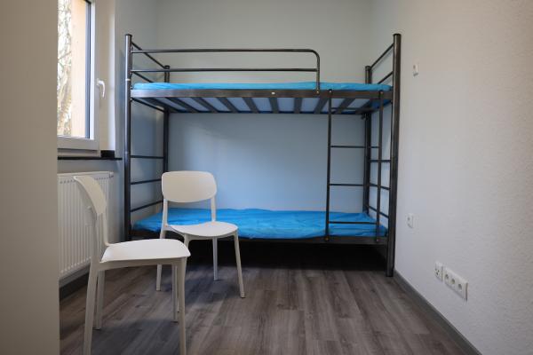 Alle Zimmer der Notunterkunft wurden neu eingerichtet. Das alte Mobiliar hatte zum Teil schon 20 Jahre auf dem Buckel.