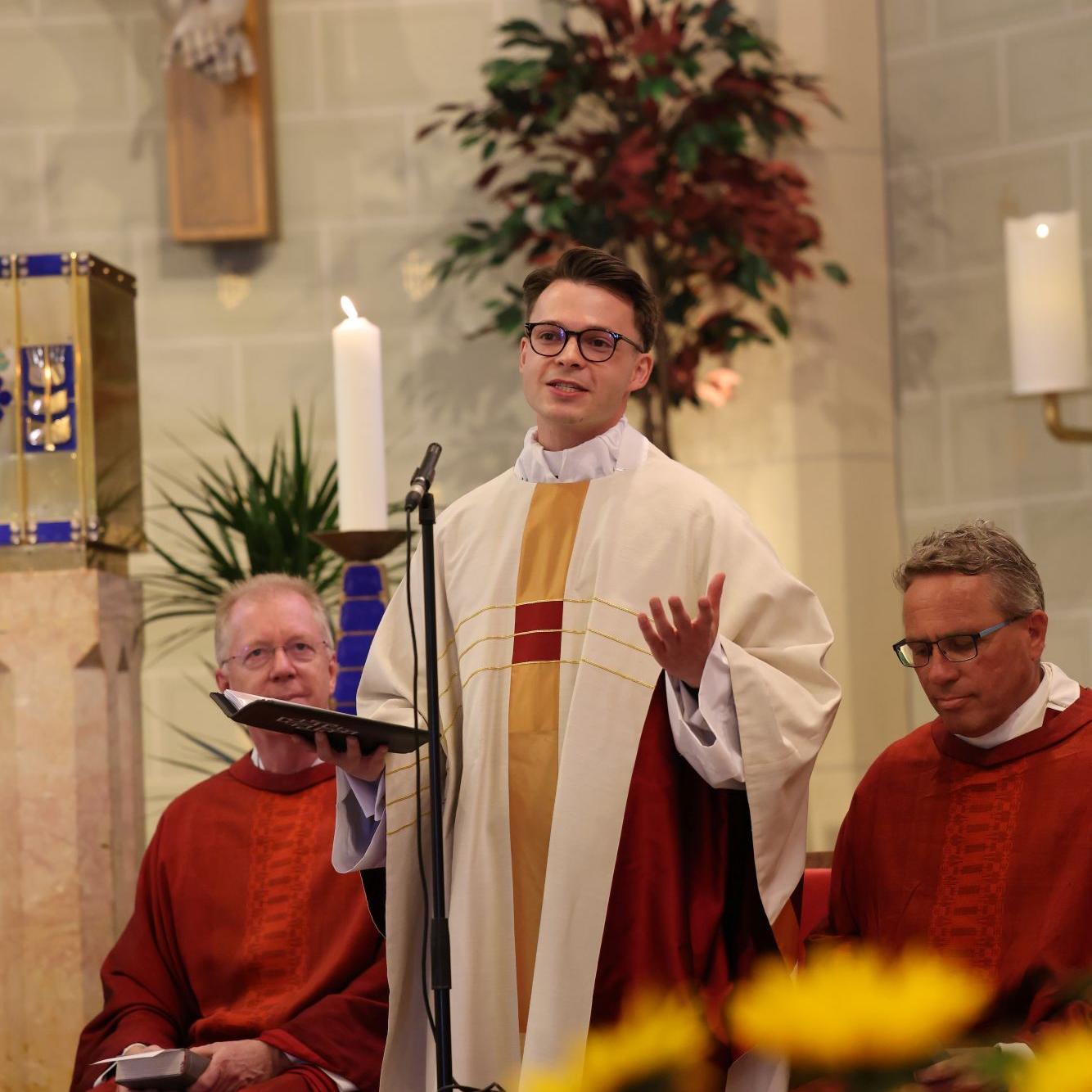 Der erste Gottesdienst als Neupriester: Dr. Andy Theuer feierte Ende Juni seine Heimat-Primiz in St. Josef Vossenack.