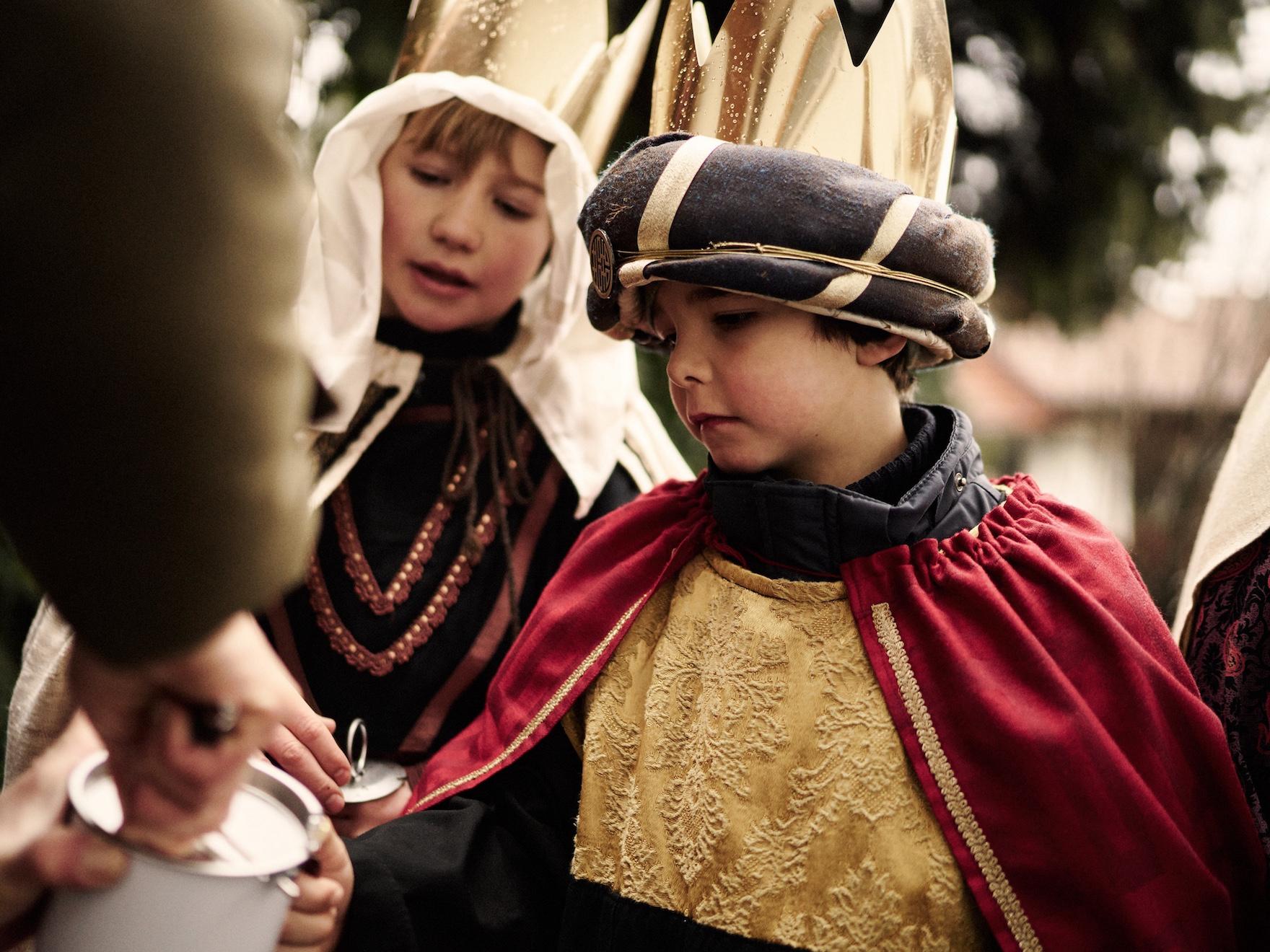 Bei Wind und Wetter waren die Sternsingerinnen und Sternsinger in den Krefelder Gemeinden unterwegs.